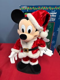 DANCING MICKEY CHRISTMAS DISPLAY