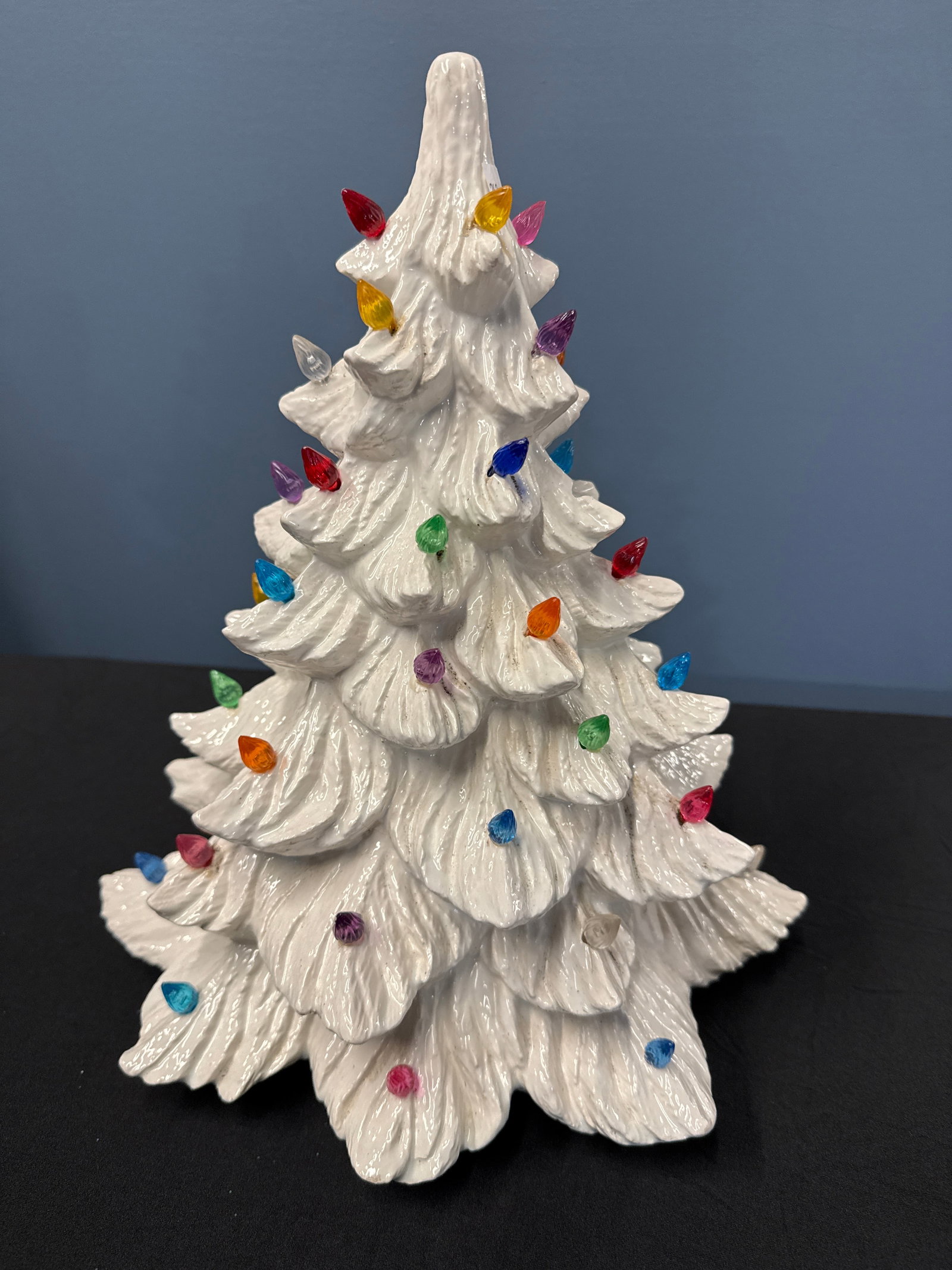 VINTAGE WHITE CERAMIC CHRISTMAS TREE (1 of 3)