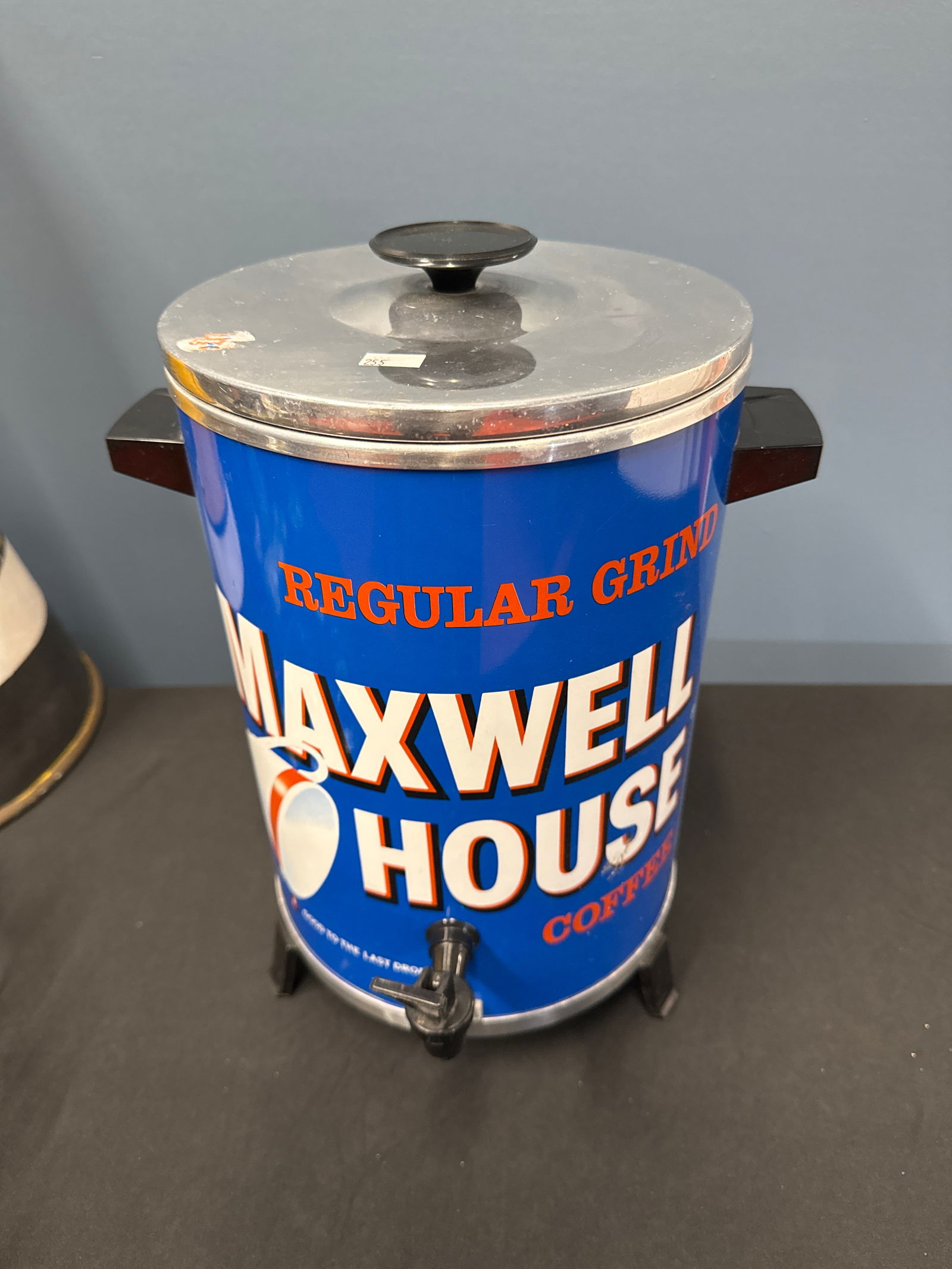 MAXWELL HOUSE COFFEE POT: New 12-30 cut coffee maker.