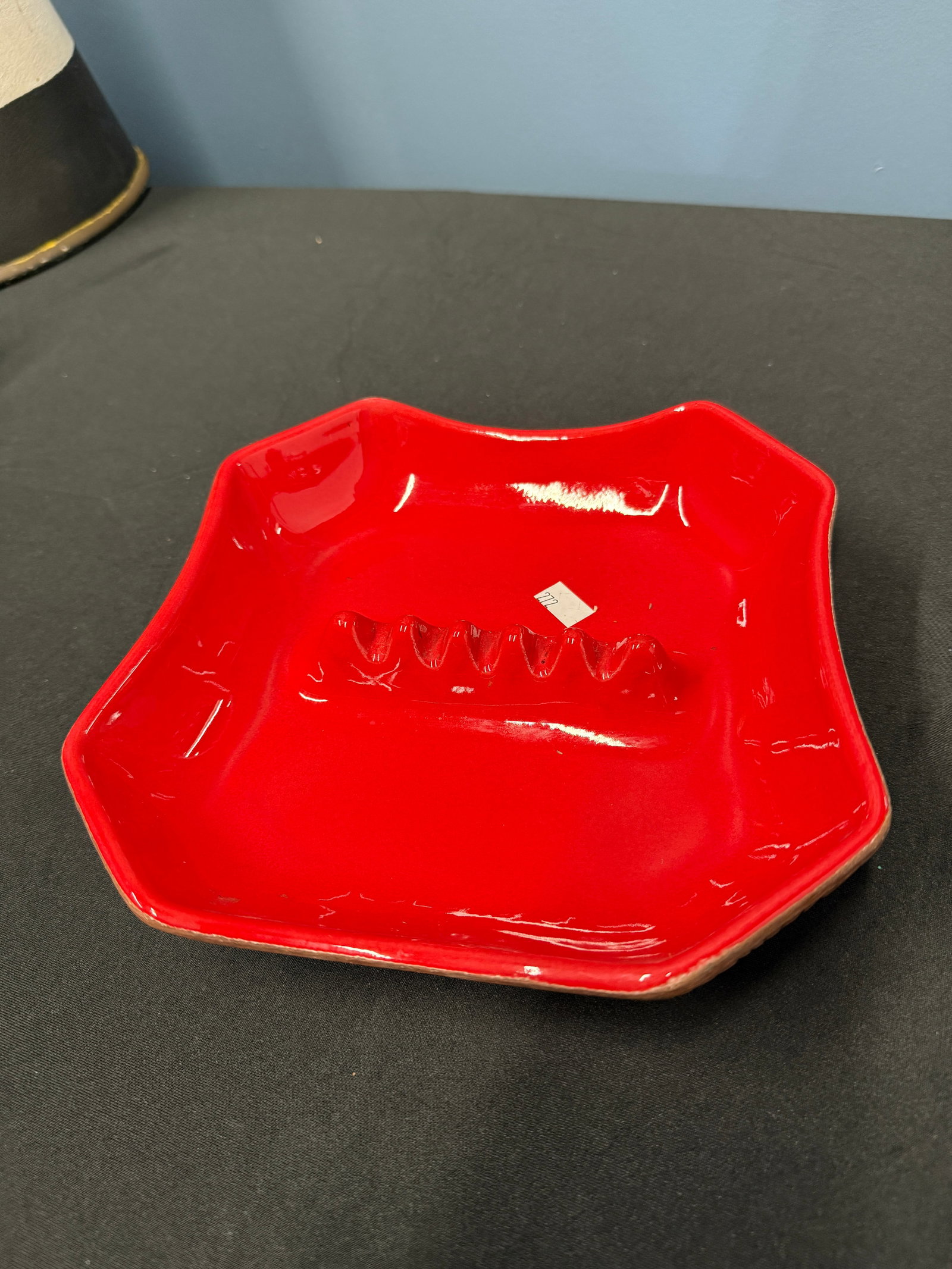 VINTAGE RED MCM ASHTRAY (1 of 3)