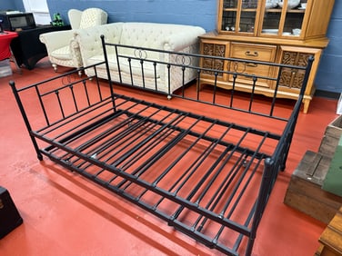 METAL DAYBED