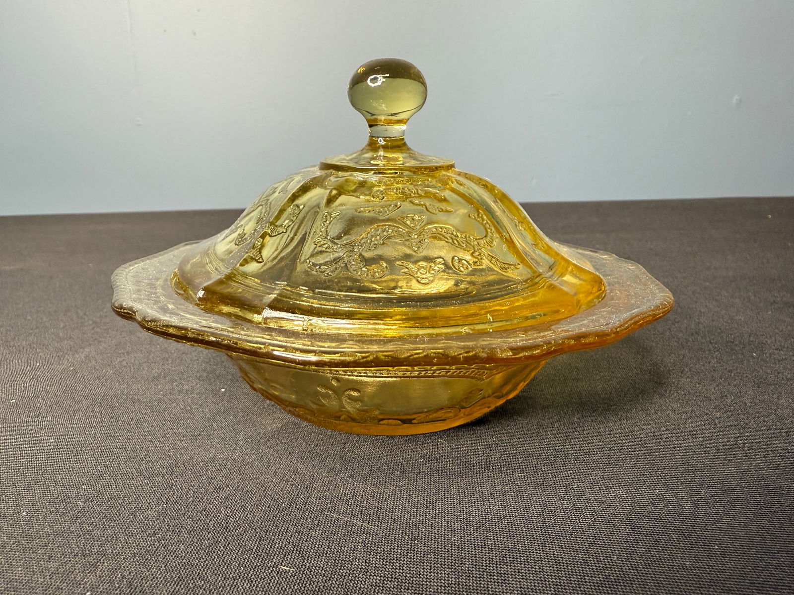 VINTAGE AMBER BUTTER DISH (1 of 4)