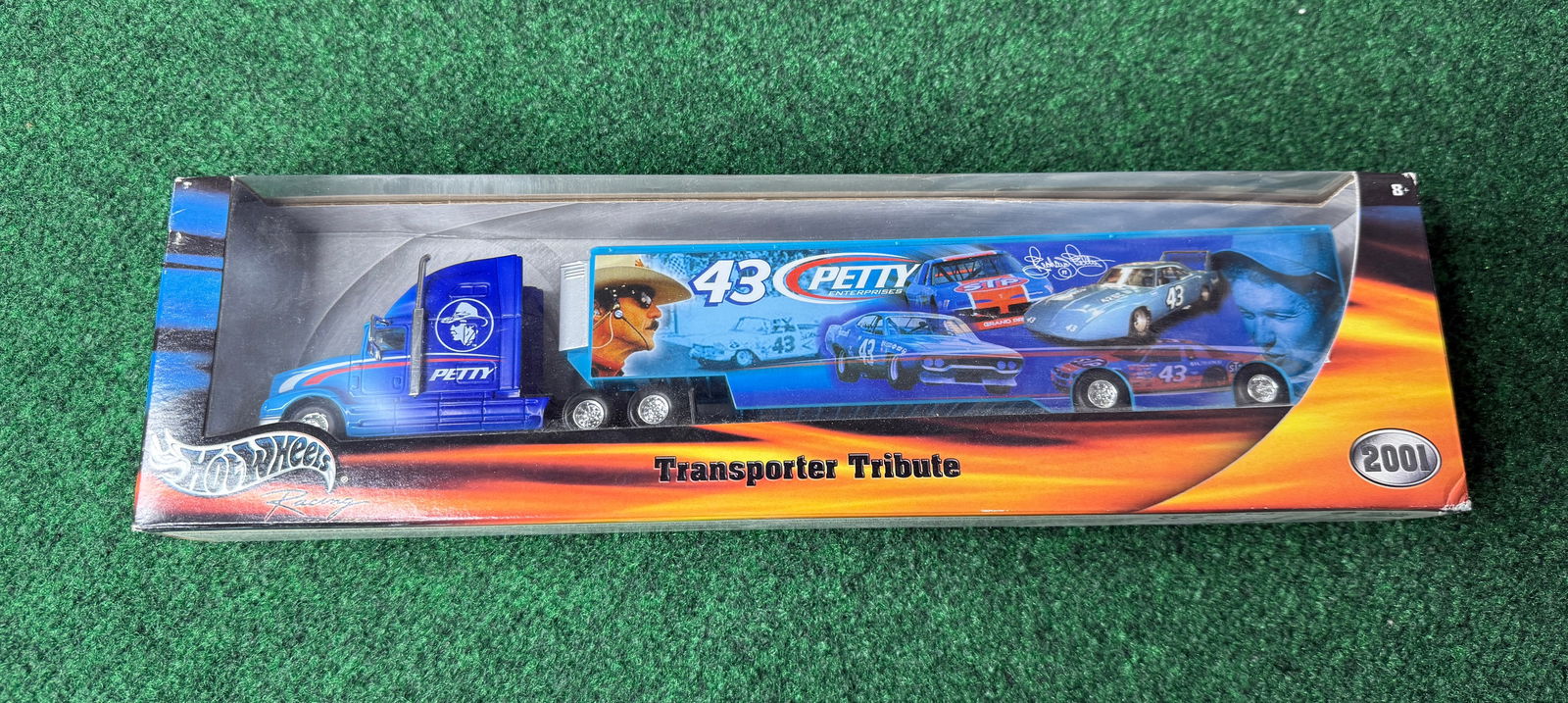 2001 Hot Wheels Racing Richard Petty Transporter Tribute Nascar Semi.: New in Box. Slight wear and dust on the box.