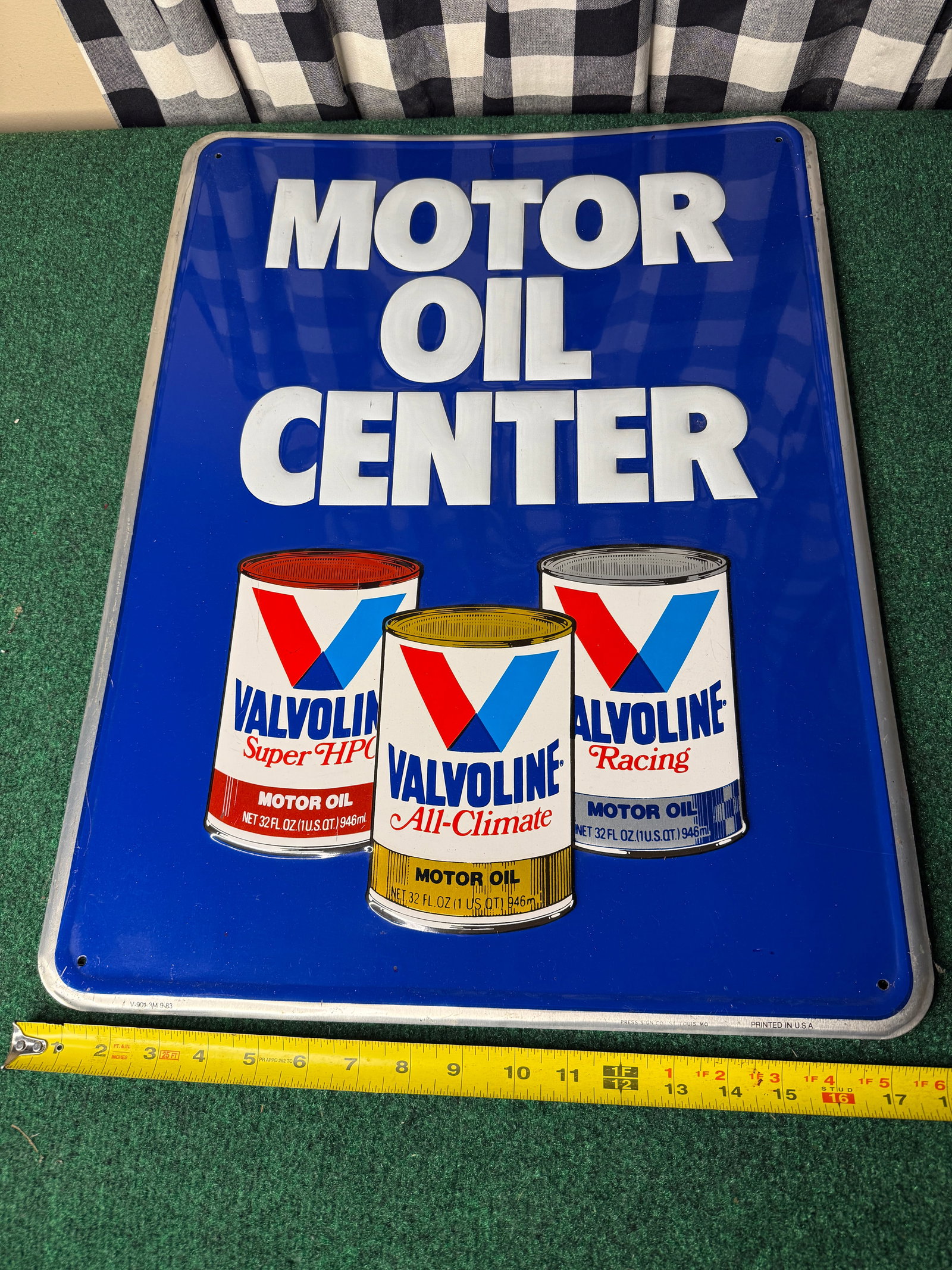 VALVOLINE MOTOR OIL CENTER EMBOSSED METAL SIGN - GAS STATION - AUTO BODY (1 of 3)