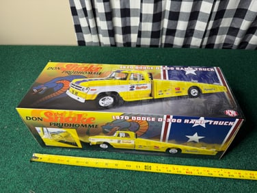 1:18 ACME - 1970 Dodge D-300 Ramp Truck - The Snake