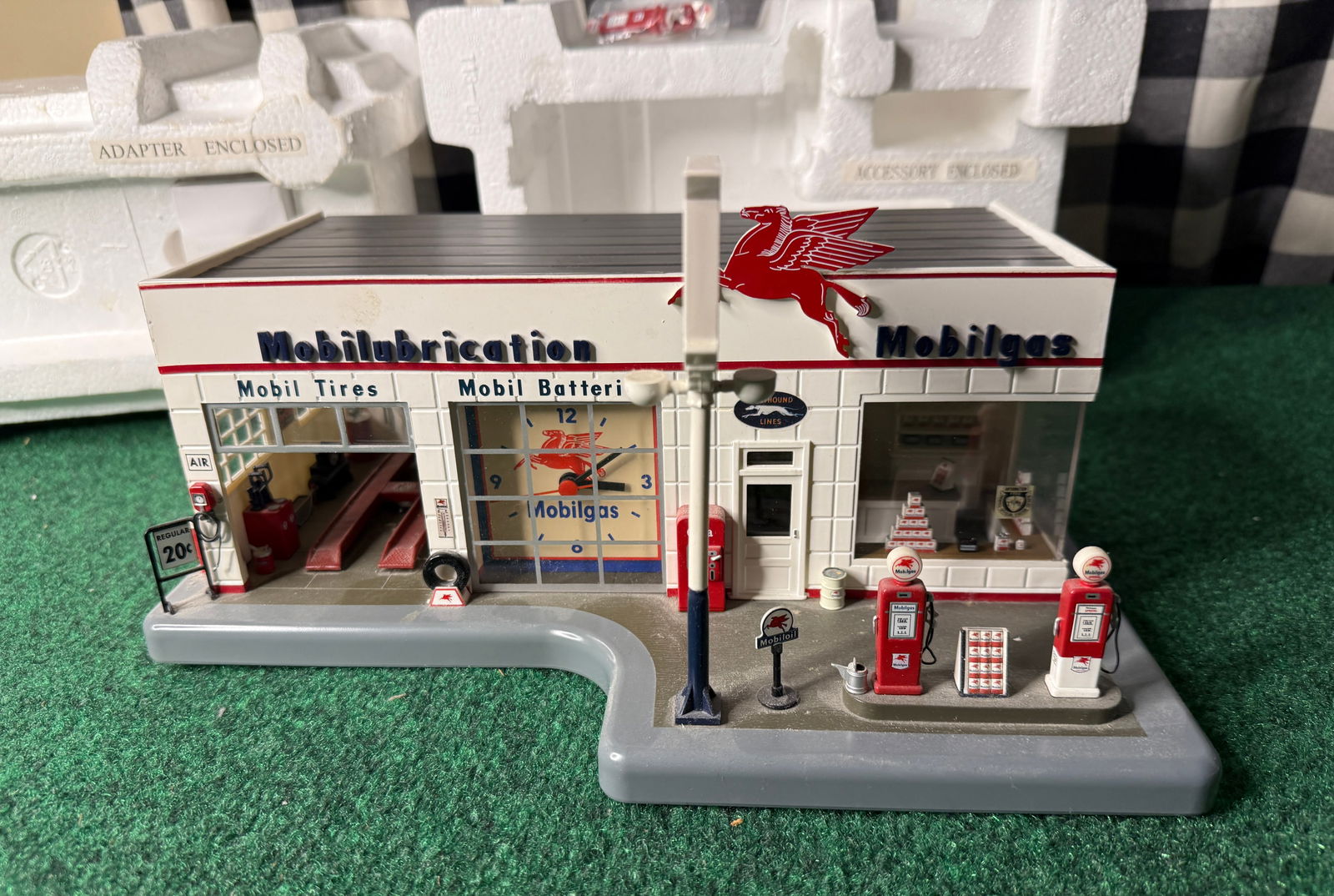 The Danbury Mint The Mobil Service Station Clock (1 of 6)