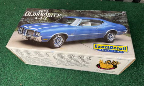 LANE / EXACT DETAIL - 1972 OLDSMOBILE CUTLASS 442 W-30 CONVERTIBLE 1/18 DIECAST