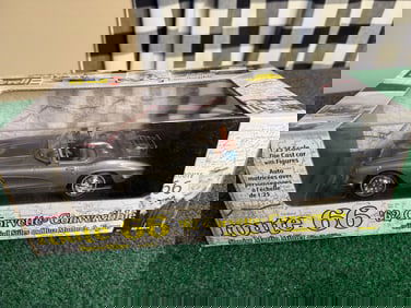Revell Route 66 62 Corvette Convertible 1:25 Die Cast w Figures Stiles & Murdoch