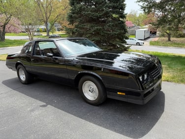 1985 Chevrolet (Checy) Monte Carlo SS Automobile and Memorabilia