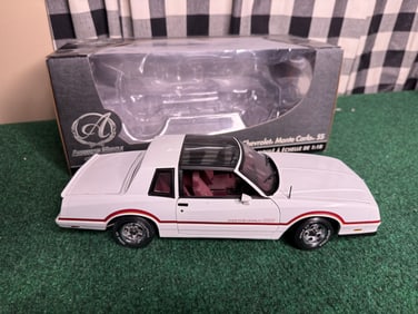 ERTL AMERICAN MUSCLE 1985 MONTE CARLO SS 1:18 DIECAST RARE WHITE COLOR