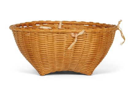 Fine Shaker Furnished Sewing Basket (New Lebanon, New York, ca. 1870) 2 1/4 x 4 3/4 in. (5.7 x 12.1