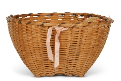Fine Shaker Furnished Sewing Basket (New Lebanon, New York, ca. 1870) 2 1/2 x 5 in. (6.4 x 12.7 cm.)