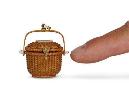 Miniature Nantucket Purse Basket (ca. 1993) 1 x 1 in. (2.5 x 2.5 cm.)