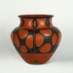 Santo Domingo Black-on-Red Olla (possibly by the Aguilar sisters), c. 1920