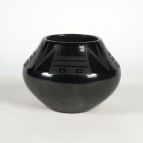 Maria & Julian Martinez (1887-1980) / (1897-1943), San Ildefonso Blackware Olla, c. 1940