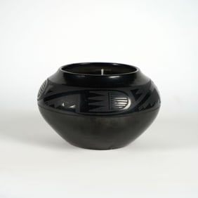 Maria Martinez (1887-1980), San Ildefonso Blackware Bear Claw Jar, c. 1950