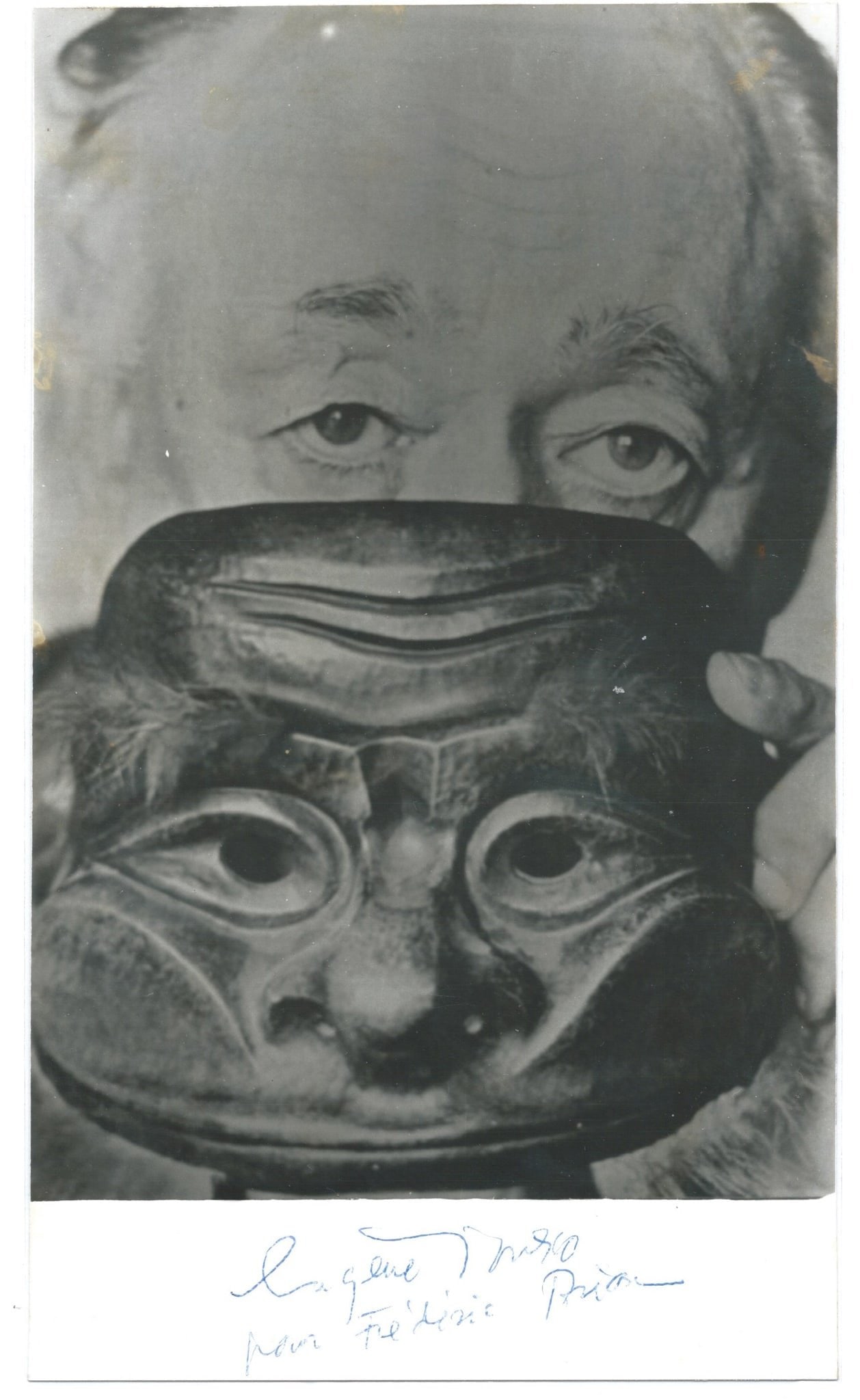 LITERATURE - IONESCO Eugne 1909 - 1994 - Avant-Garde Playwright in Signed Portrait: Photograph with autograph dedication signed by the Romanian-French playwright of the avant-garde theatre and theatre of the Absurd.An evocative keepsake from one of the greatest dramatists of the 20th