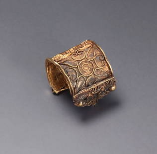 AN ETRUSCAN GOLD FRAGMENT OF AN EARRING: "