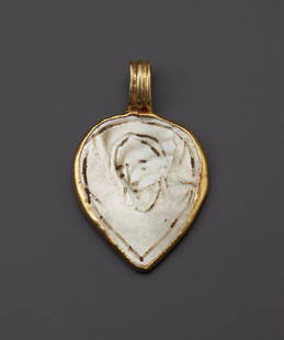 A LATE BYZANTINE GOLD PENDANT: "