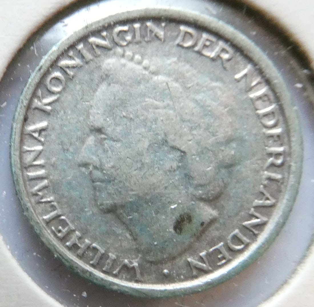 CuraÃ§ao Netherlands Antilles â…’ Gulden 1948 Wilhelmina silver coin: IssuerCuraÃ§ao (Netherlands Antilles) QueenWilhelmina (1890-1948)TypeStandard circulation coinYear1948Valueâ…’ Gulden (0.10 ANG)CurrencyGulden (1828-date)CompositionSilver (.640)Weight1.4 gDiam