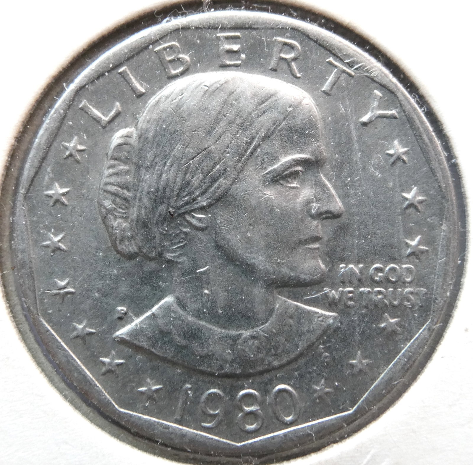 1789 - 1797 Martha Washington First Lady Brass Medallion Continental Army: Category: Anthony Dollars (1979-1999)Mint: PhiladelphiaObverse Designer: Frank GasparroReverse Designer: Frank GasparroComposition: Copper-Nickel Clad CopperWeight: 8.1gDiameter: 26.5mmEdge: Reeded