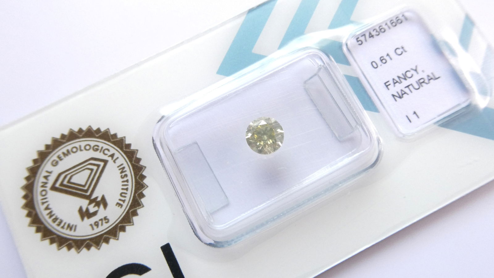 IGI Certificate Diamond - 0.61 ct - Brilliant - fancy light greenish yellow - I1 (1 of 7)