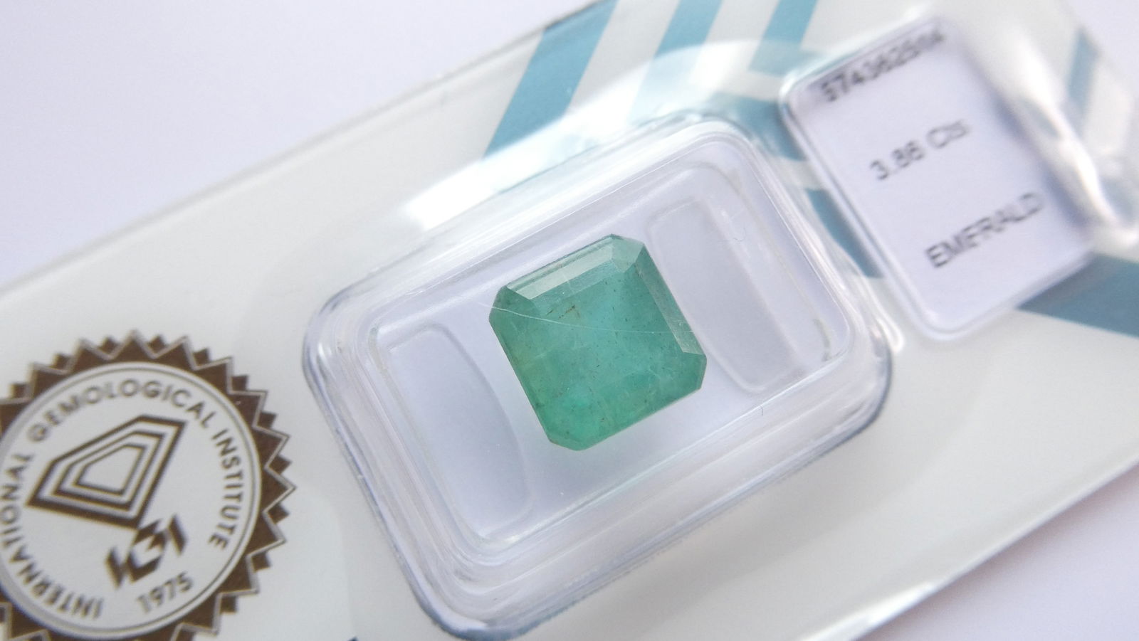 IGI certified natural emerald deep Bluish green punjsher Afghanistan 3,86 ct (1 of 7)