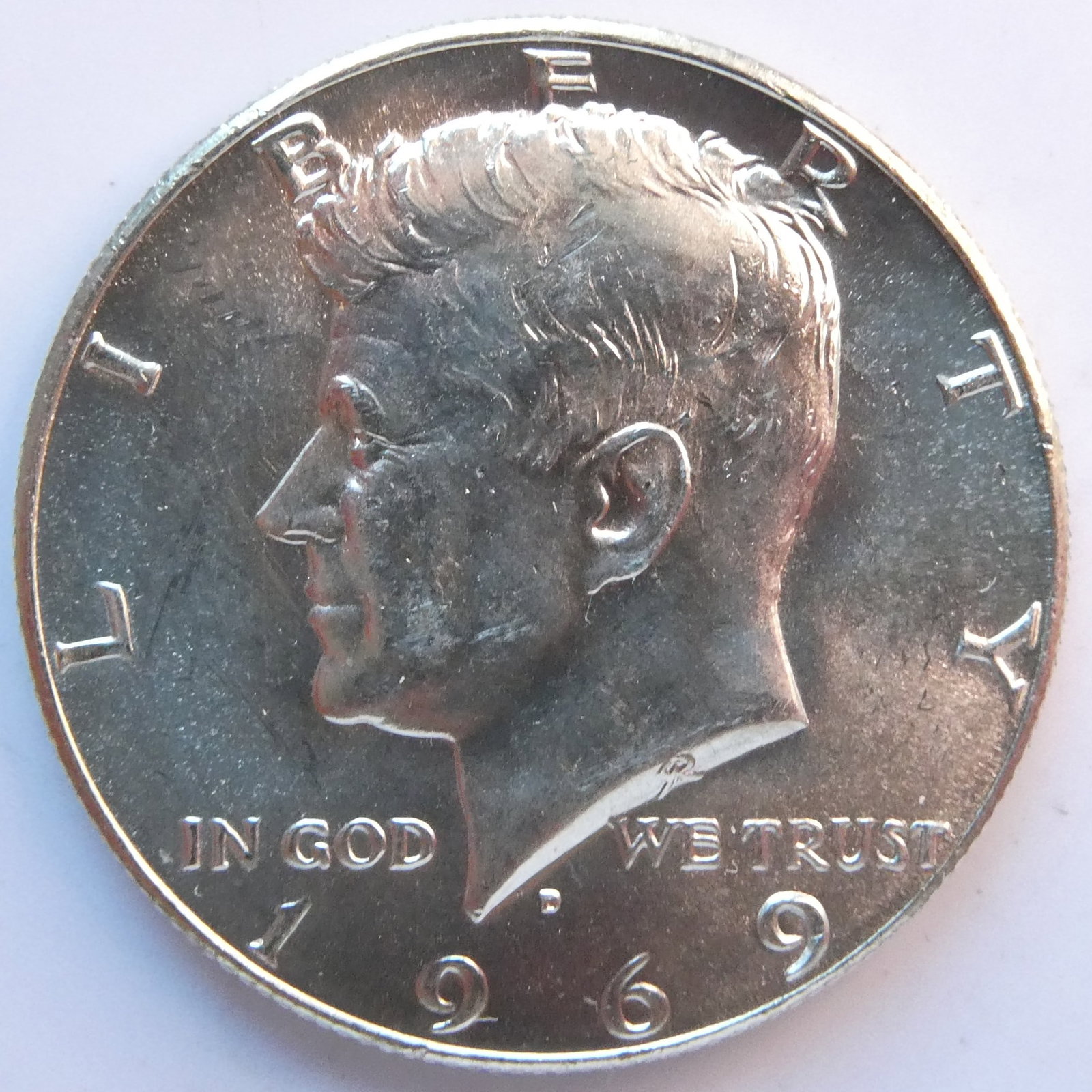 USA Half dollar, 1969-D Kennedy Half Dollar Silver Coin: IssuerUnited States PeriodFederal republic (1776-date)TypeStandard circulation coinYears1965-1970Value½ Dollar = 50 Cents½ USD = SEK 5.25CurrencyDollar (1785-date)CompositionBillon (.400