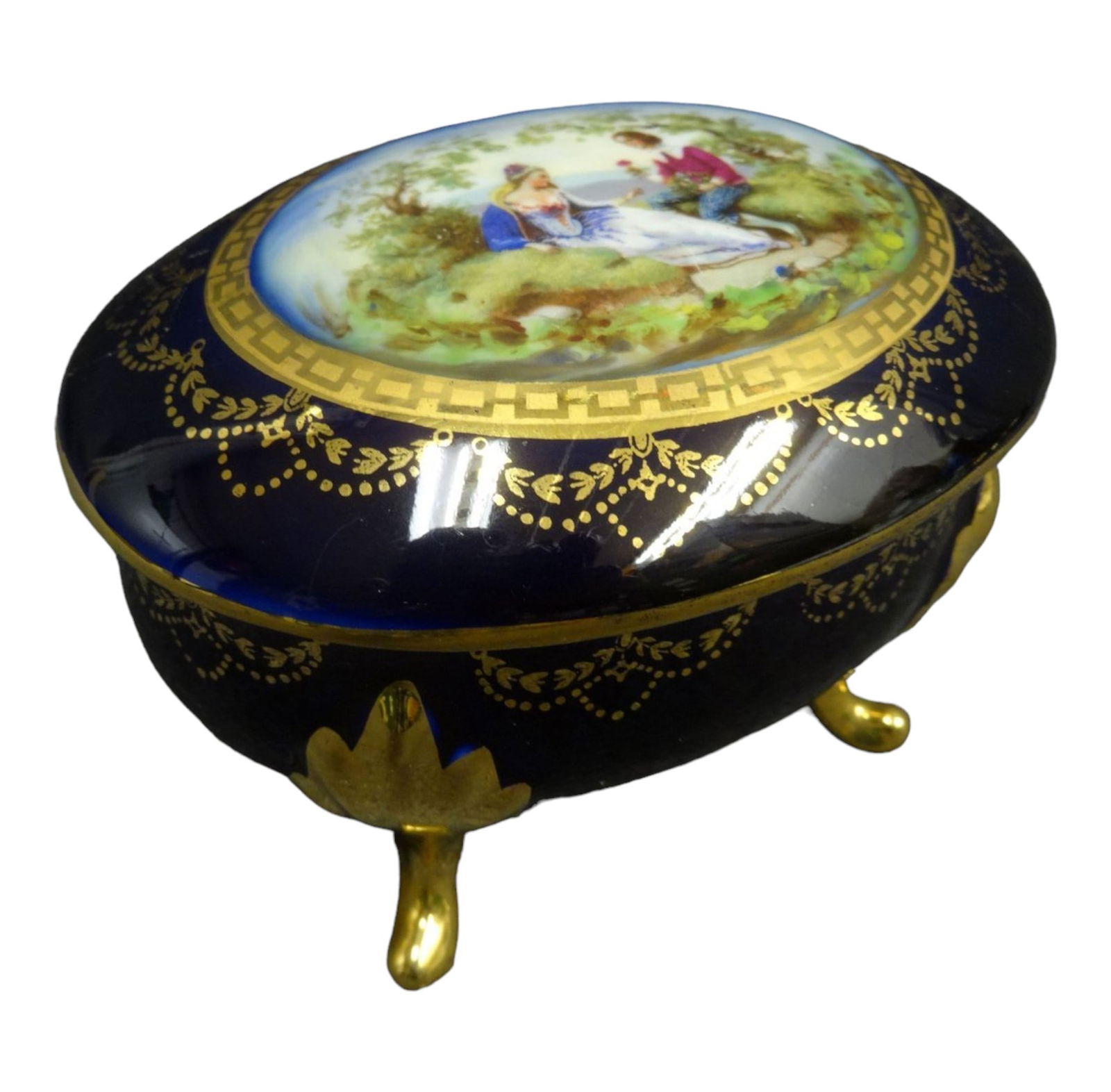 Older Czech box with lid porcelain: Older Czech box with lid porcelain FINE CONDITIONLength approx - 12 cm. Height - 9 cm