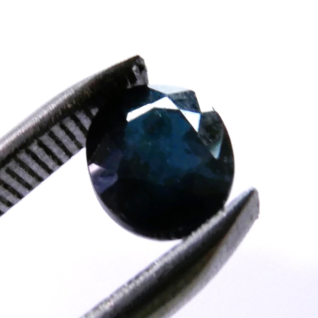 ALGT Certificate Saphire - 1,16 ct - Madagaskar: This exquisite gemstone boasts a striking blue hue that catches the eye, making it an exceptional addition to any jewelry collection. With ALGT certification, you can trust the authenticity and qualit