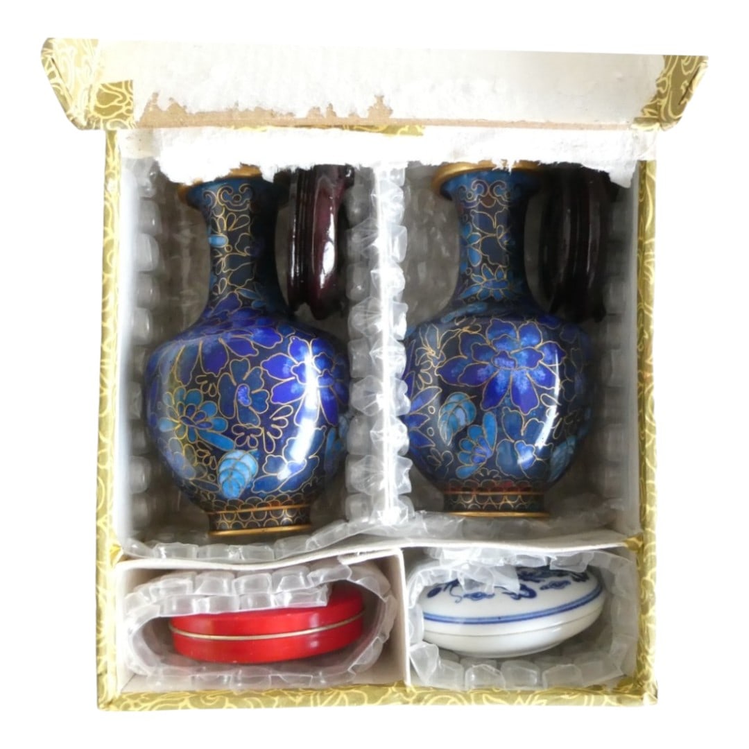 CLOISONNE VASES 3 pcs. As well as SEAL, SEAL COLOR and BLUE WHITE PORCELAIN BOX. SMALL WOODEN SOCKET (1 of 10)