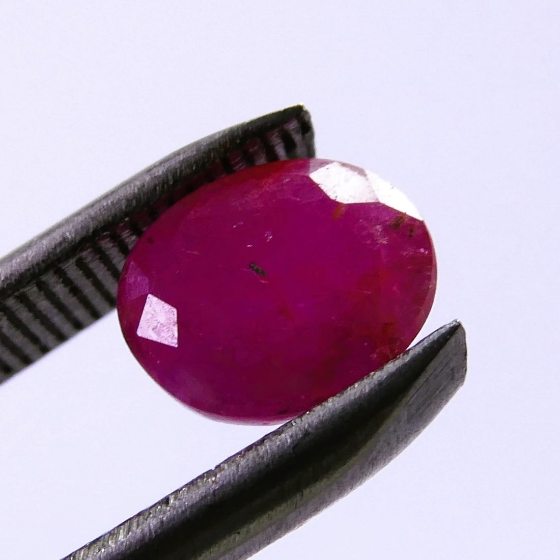 ALGT certified Afghanistan Purplish Red Ruby 1,80 ct (1 of 6)