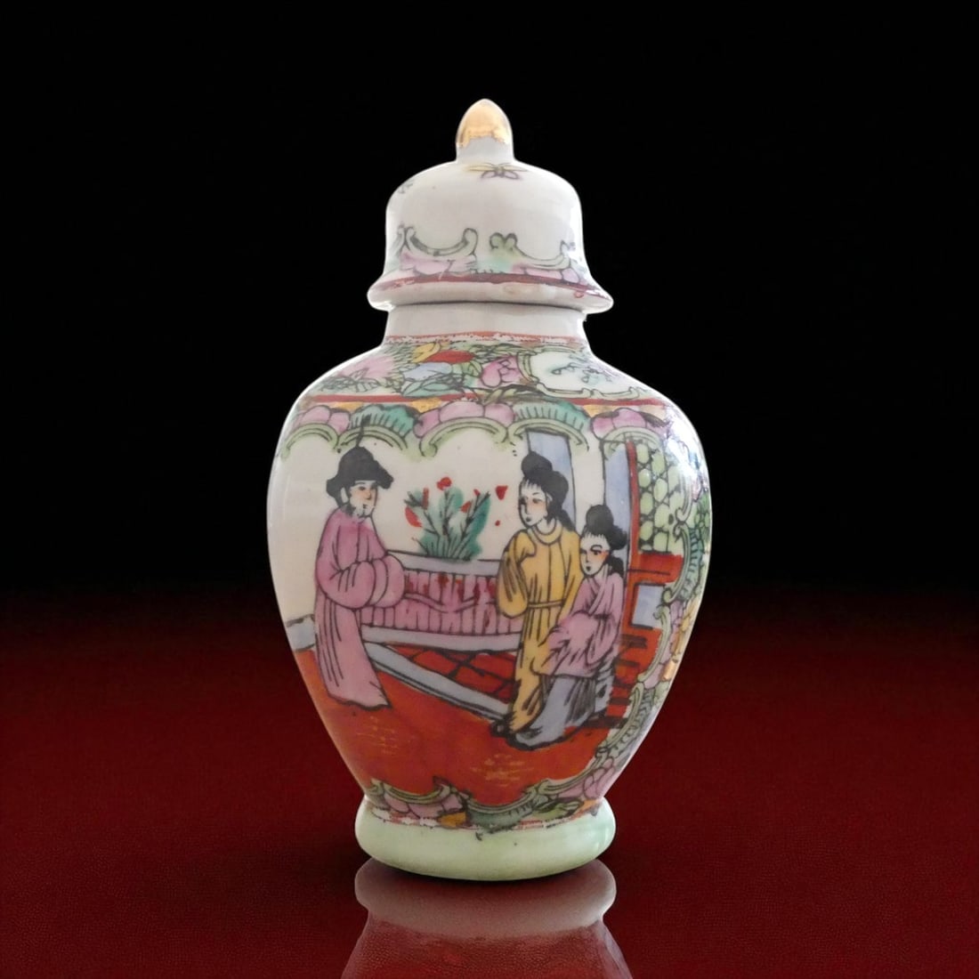 Chinese Export Porcelain Ginger Jar with Famille Rose Decoration, 20th c. (1 of 8)