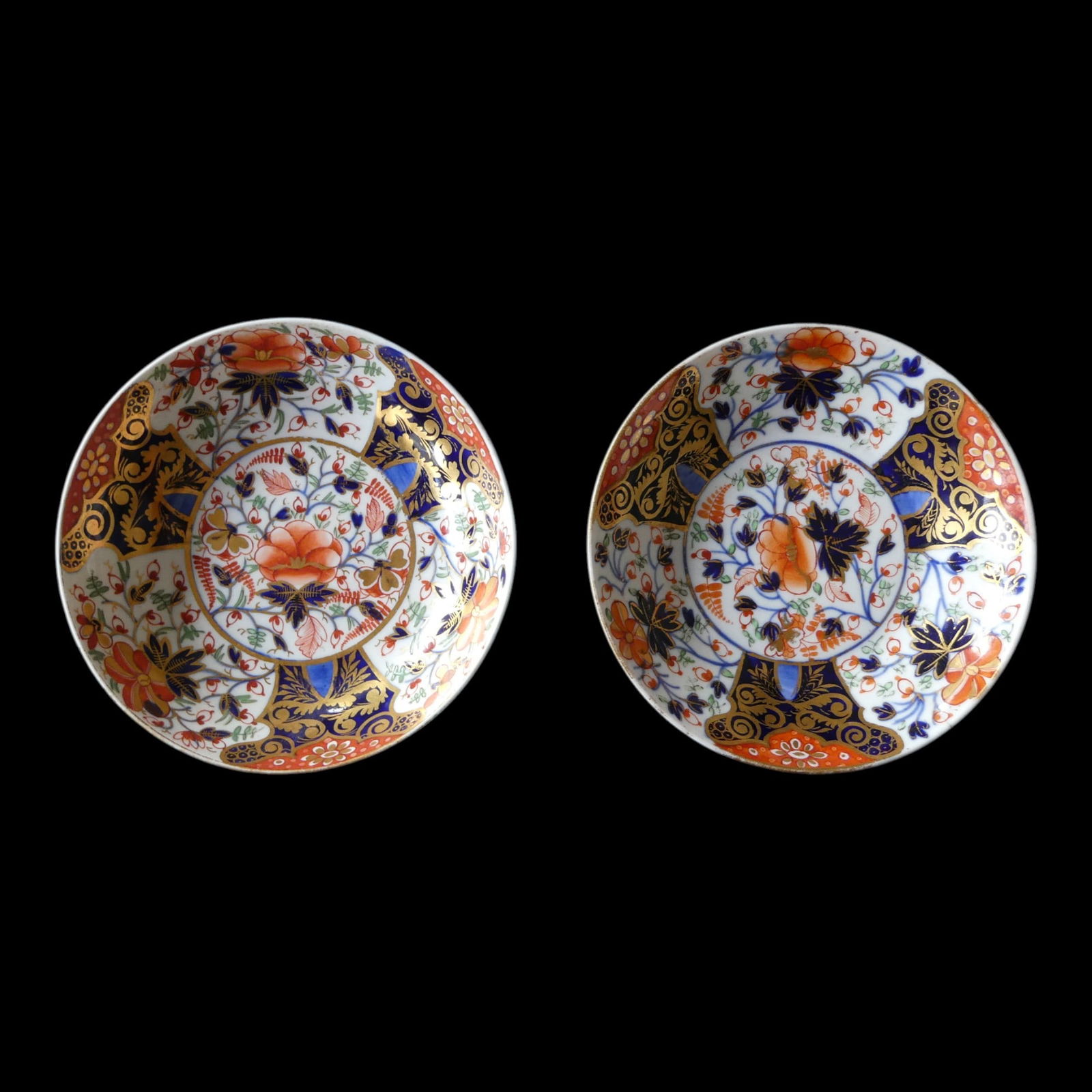 Pair of Japanese Imari Porcelain Dishes, 19th Century (1 of 9)