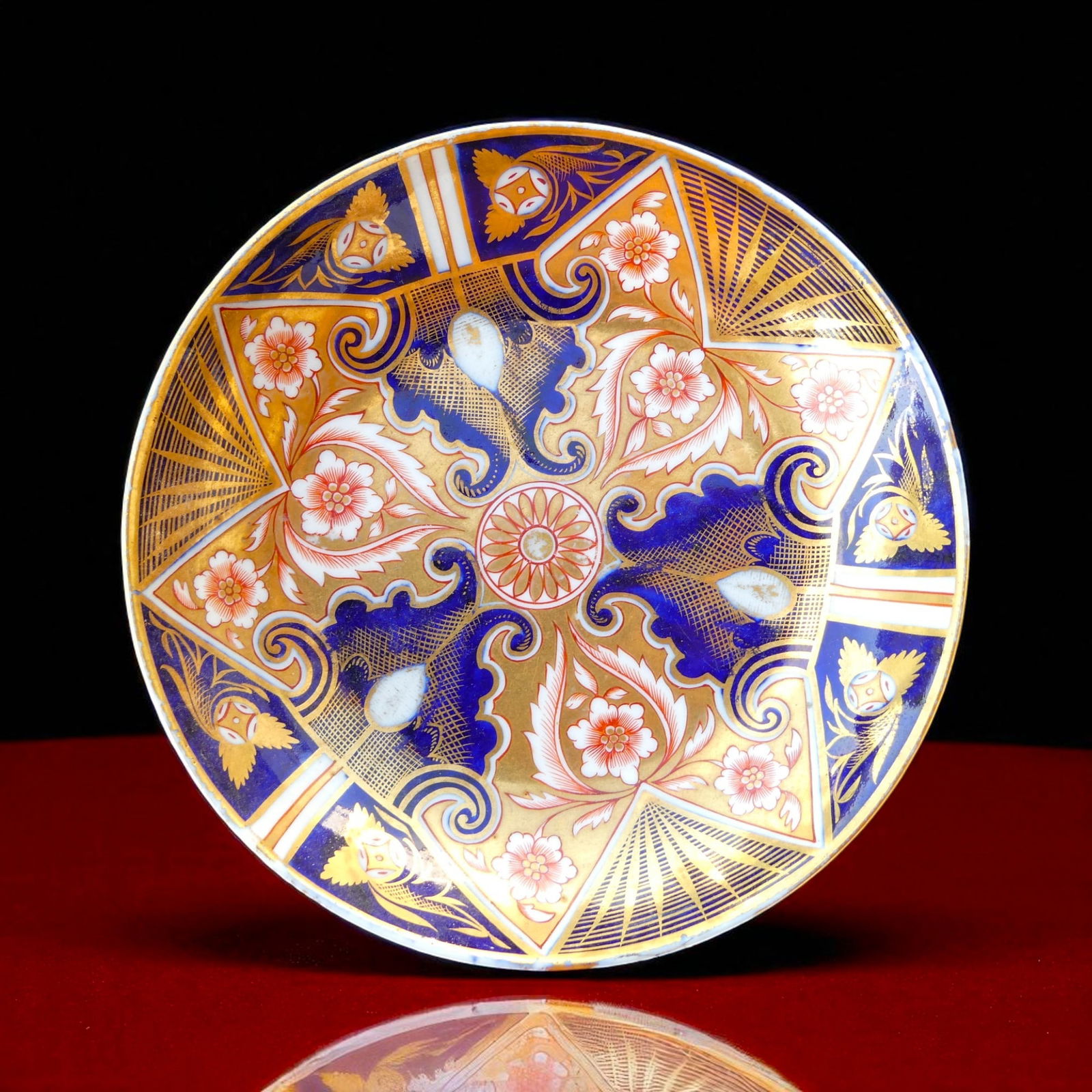Fine 19th Century Imari Porcelain Dish with Gilt and Floral Decoration (1 of 5)