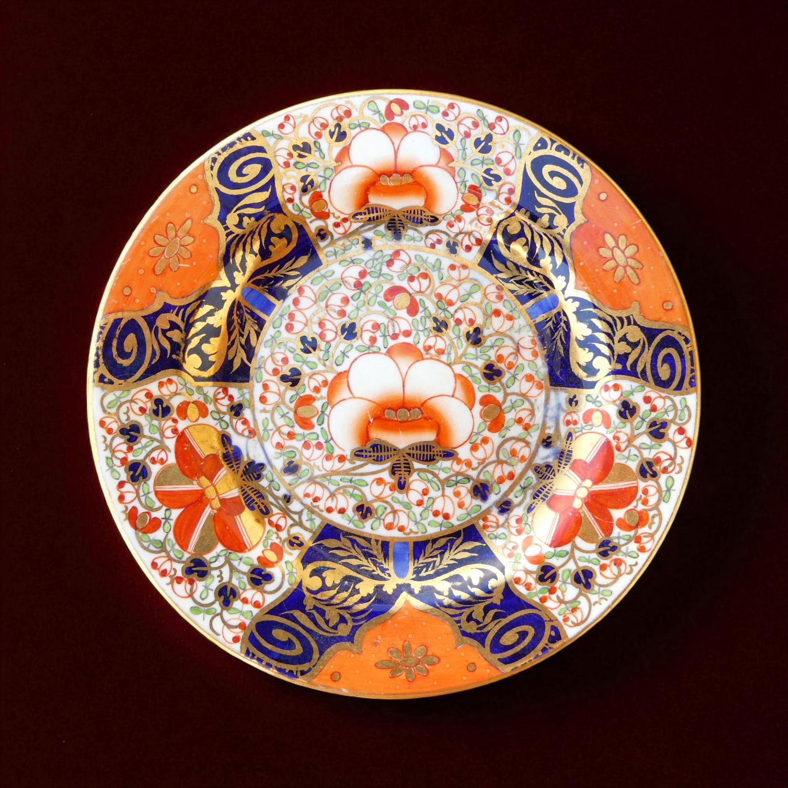 19th Century Imari Porcelain Dish with Floral and Gilt Decoration (1 of 4)
