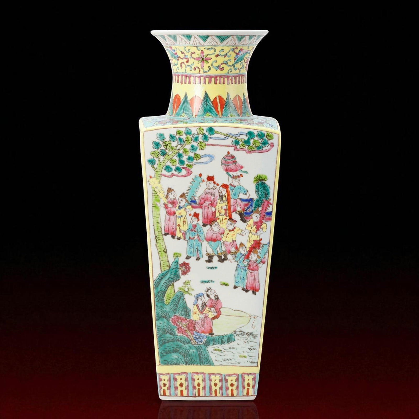 Early 1900s Chinese Famille Rose Vase, Square Form, Figural Scenes, 42 cm: A striking example of early 20th-century Chinese porcelain, this large square-form vase showcases the refined artistry of the famille rose palette. Measuring approximately 42 cm in height, the piece i