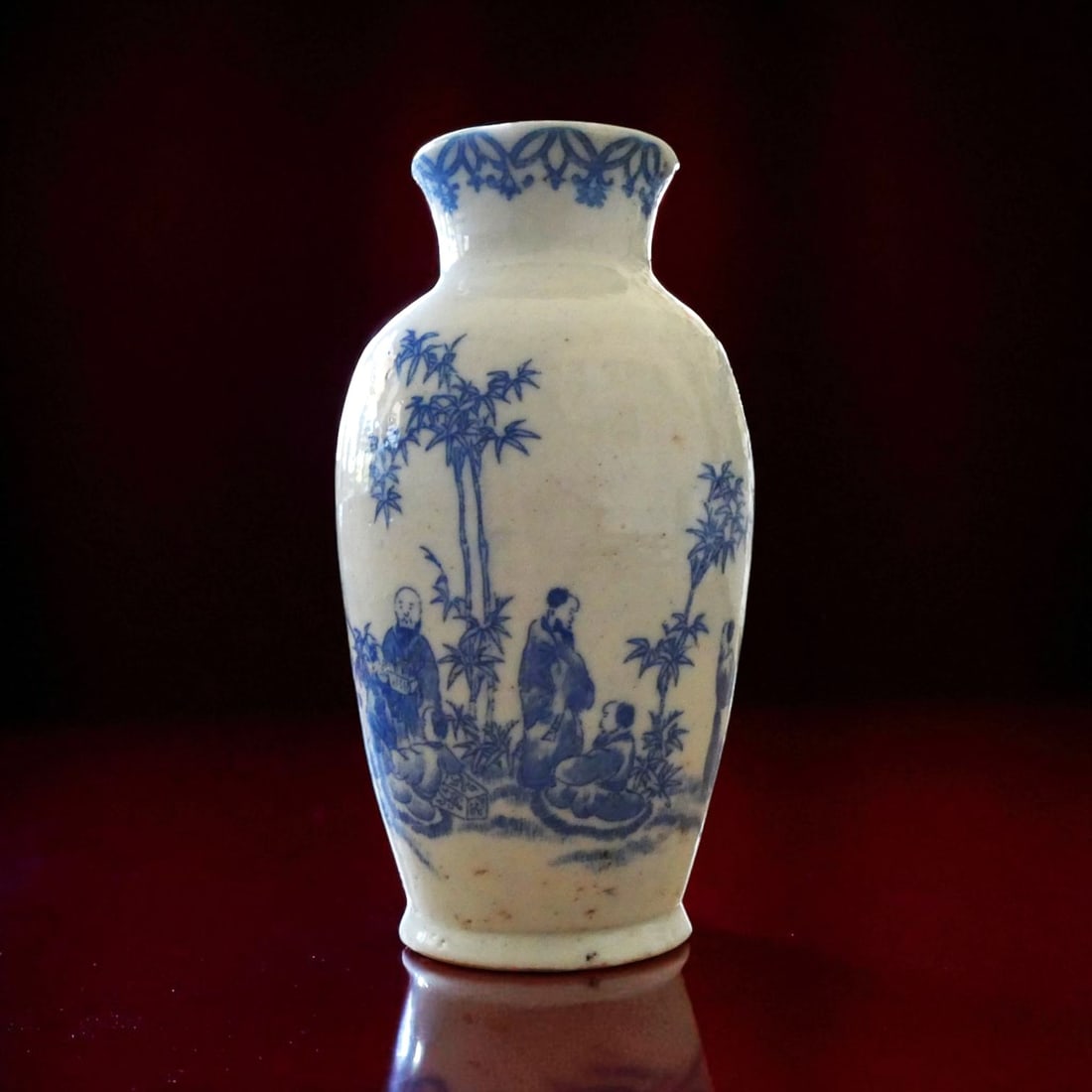 Early Qing Dynasty Chinese Blue and White Porcelain Vase, Scholars in Landscape: This finely potted blue and white porcelain vase, standing 15.5 cm tall with a maximum width of 8.5 cm and weighing 301 grams, is a characteristic example of Qing dynasty export ware, most likely from