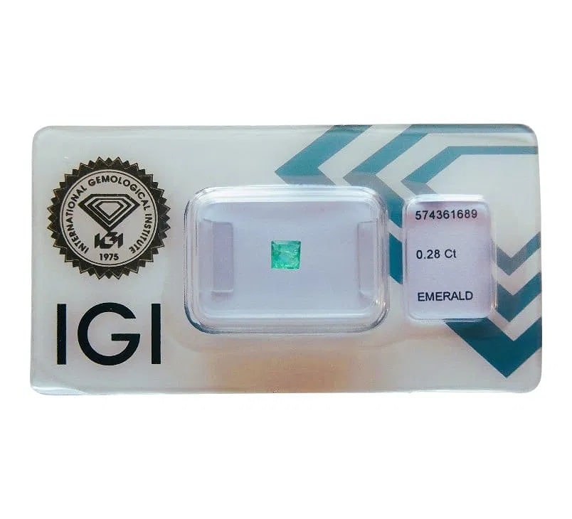 IGI Certified Emerald, 0.28 ct Bluish Green Square Cut: Presented here is a natural emerald weighing 0.28 carats, certified by the International Gemological Institute (IGI) under report number 574361689, issued on April 26, 2023. This gemstone belongs to t