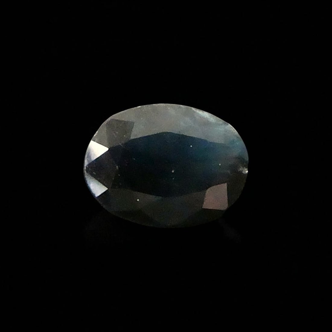 1.89 ct Oval-Cut Dark Blue Sapphire, ALGT Certified, Opaque: This richly saturated dark blue sapphire, weighing 1.89 carats and cut in a classic oval mixed style, offers a bold, velvety presence ideal for jewelry designs emphasizing deep tone and volume. Measur