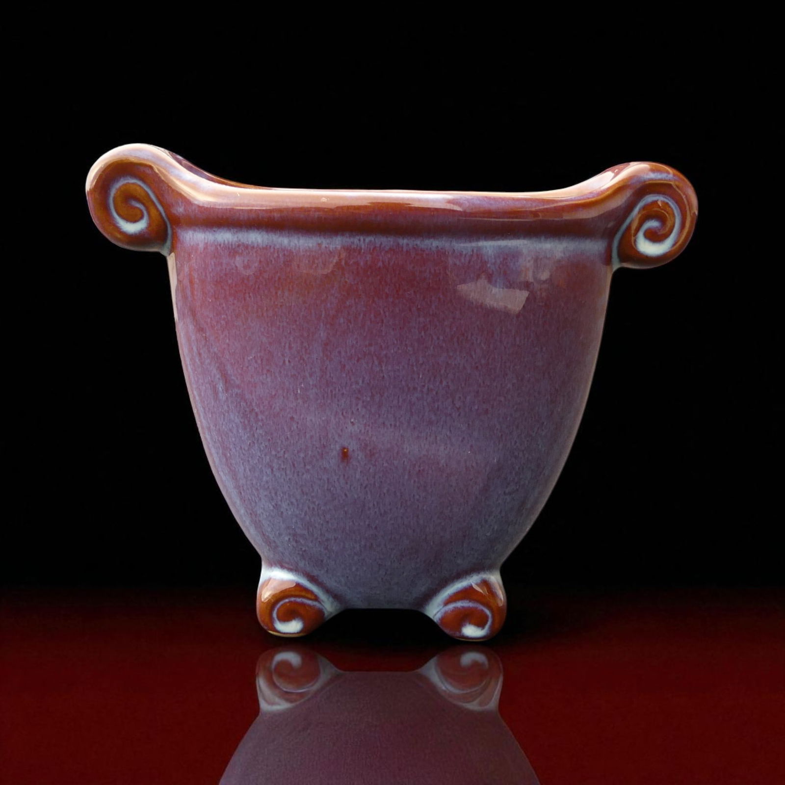 Chinese Flambé-Glazed Vase with Scroll Handles, 20th Century: This elegant Chinese porcelain vase originates from the 20th century and showcases the distinctive flambé glaze, a technique highly admired in Chinese ceramic tradition for its flowing transitions be