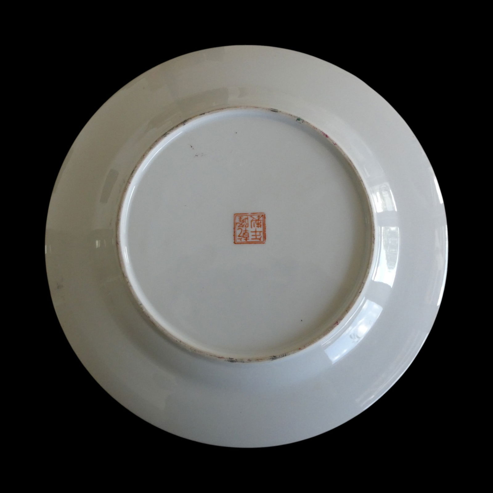 Pair of Chinese Famille Rose Plates with Figures and Flowers, 20th Century (1 of 11)