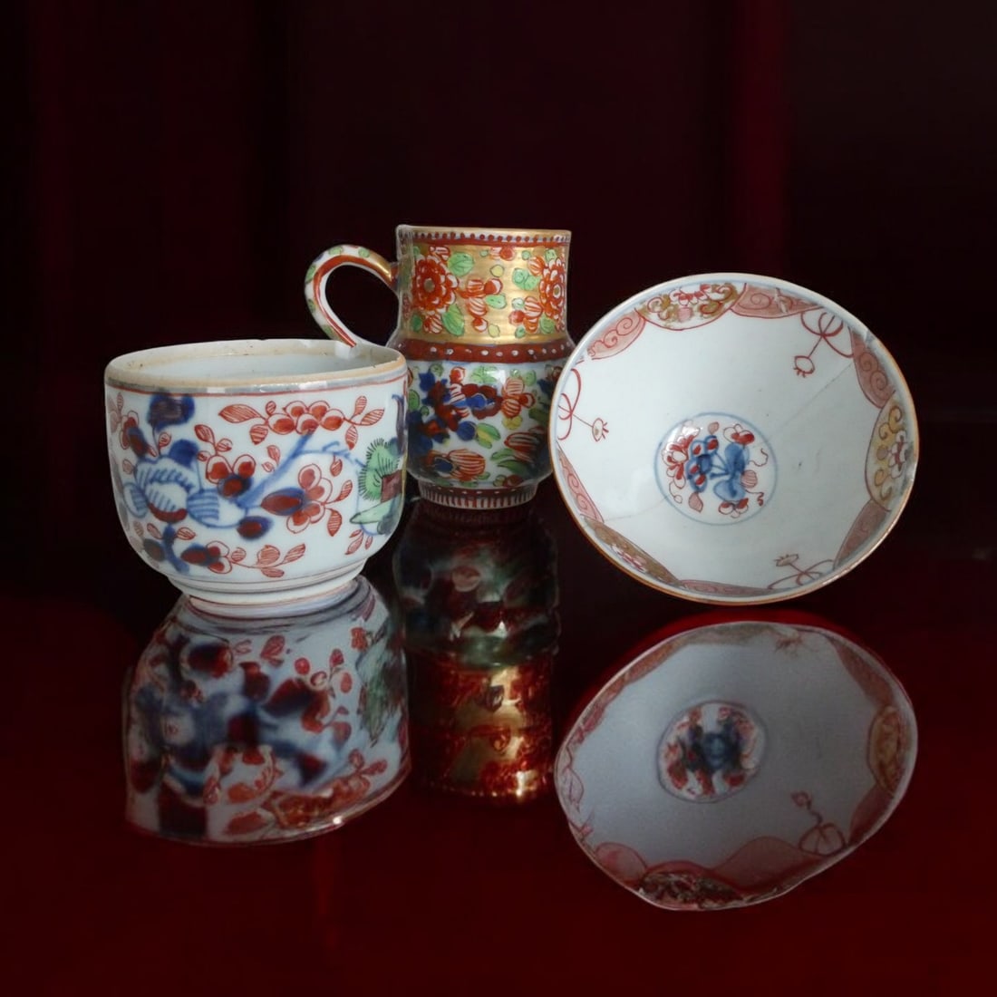 Japan Edo period Imari porcelain tea and bowl set: This refined group of hand painted Imari porcelain demonstrates the enduring appeal of Japanese export wares produced for both domestic appreciation and the international market during the late Edo pe