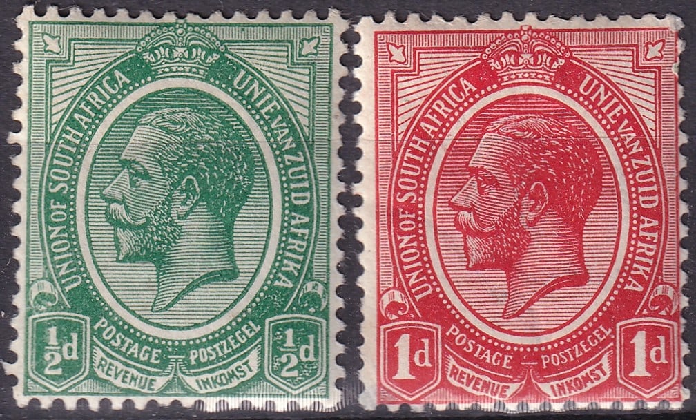 1913 Union of South Africa King George V SG 4b SG 17a: Offered is a matched pair of definitive postage stamps issued by the Union of South Africa in 1913 during the early reign of King George V, representing the first unified postal issues of the newly fo