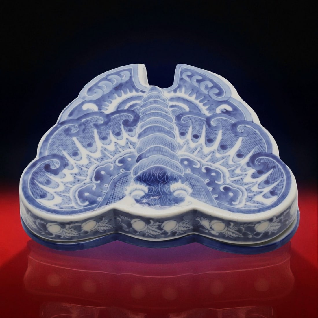 19th c. Chinese Blue & White Butterfly Sweet Meat Box, Qing dynasty: An exquisite 19th-century Chinese blue and white porcelain sweet meat box in the shape of a butterfly or moth, consisting of a lidded outer case and five internal removable dishes. The upper lid is fi