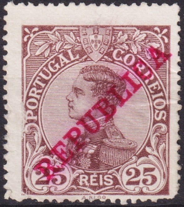1910 Portugal King Manuel II 25r Lilac Brown Overprinted REPUBLICA Scott 175 (1 of 2)