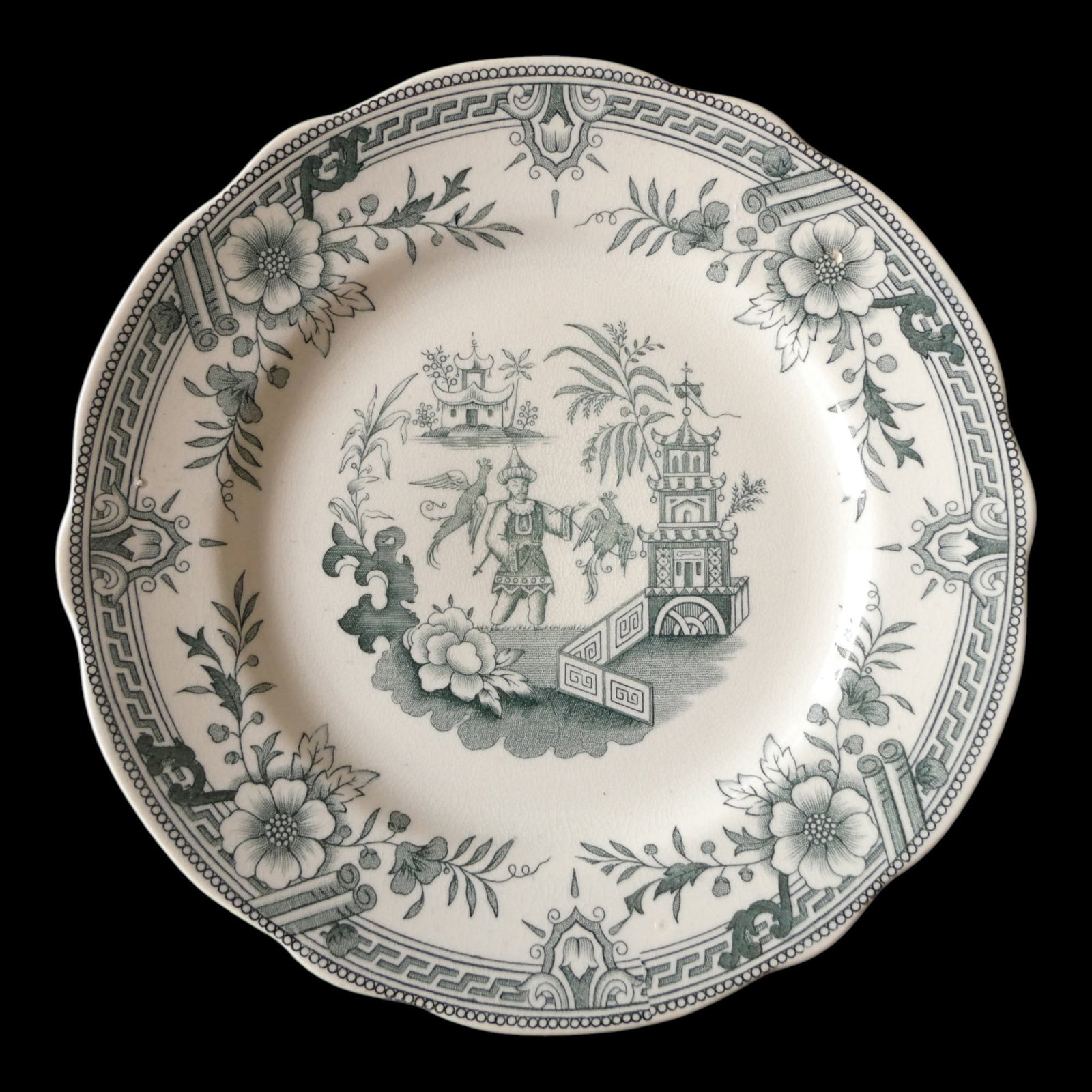 Rörstrand "Singapore" Pattern Plate, 22 cm, ca 19th Century: An elegant antique porcelain plate produced by Rörstrand, Sweden, in the sought-after "Singapore" pattern, dating to the late 19th century. The plate, measuring 22 cm in diameter and weighing 324 g, 