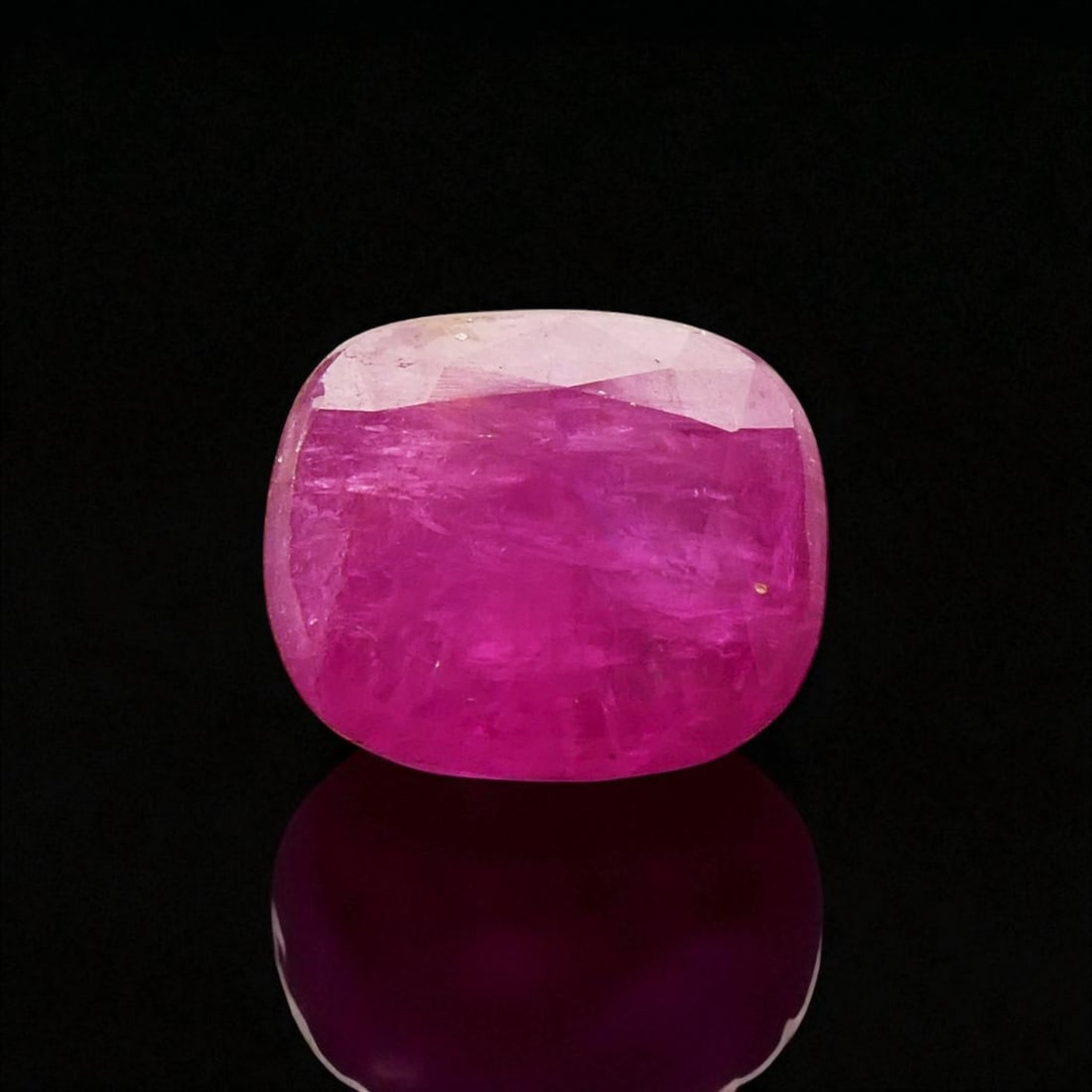3.20 ct Untreated Intense Purplish Pink Sapphire, Cushion Cut, ALGT Certified: This rare and naturally vibrant purplish pink sapphire weighing 3.20 carats showcases an intense color saturation and exceptional brilliance, certified by the Antwerp Laboratory for Gemstone Testing (