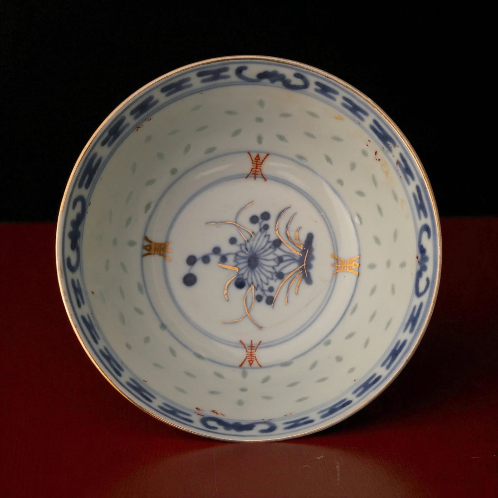 Japanese Imari Style Porcelain Bowl, Late Edo to Meiji Era, Hand Painted: This finely crafted Japanese Imari style porcelain bowl originates from the late Edo to early Meiji period and displays the refined artistry that made Imari ware highly prized both in Japan and abroad