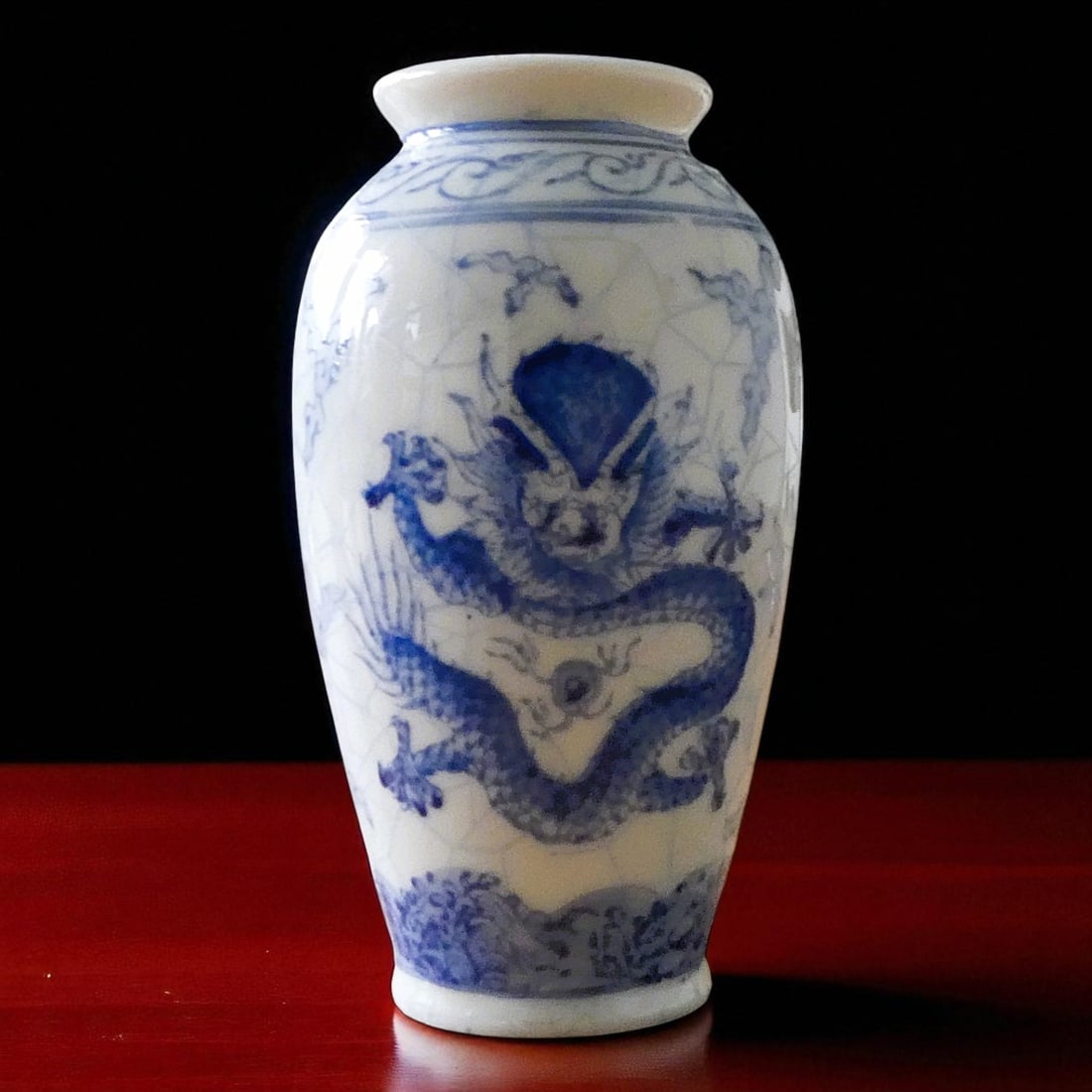 Blue and White Porcelain Dragon Vase, Macau, mid-20th Century: A finely potted blue and white porcelain vase, produced in Macau during the mid-20th century, standing 9.5 cm tall and measuring approximately 5.5 cm in diameter, with a total weight of 100 grams. The
